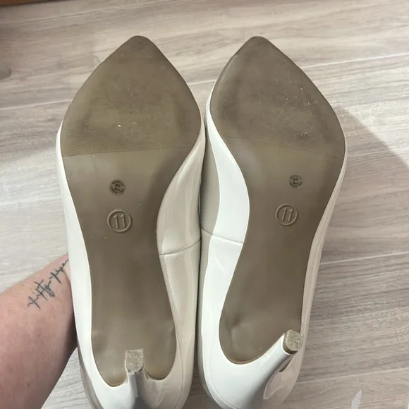 Women’s White High Heels size 11 - Picture 5 of 6